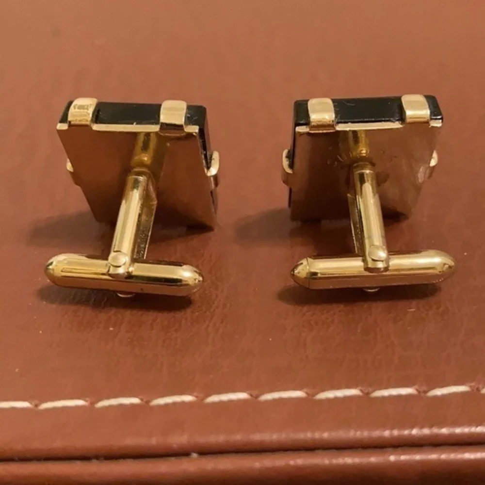 Vintage men’s Swank black square and gold tone regal looking cuff links